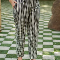 Rain & Rainbow Printed Gotta Patti Pure Cotton Straight Kurta With Trousers & Dupatta image 3