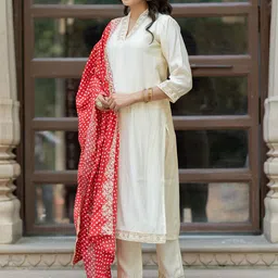 ASPORA Bandhani Embroidered Sequinned V-Neck Kurta with Trousers &  Dupatta image 3