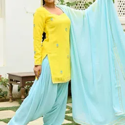 Lavanya The Label Floral Embroidered Square Neck Kurta with Patiala & Dupatta image 3