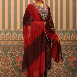PIROH Ethnic Motifs Foil Printed Kurta & Trousers With Dupatta image 3