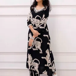 Nehamta Animal Printed V-Neck Kurta with Salwar image 2