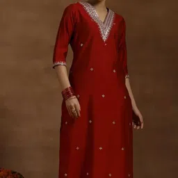 nikhat Women Viscose Rayon Kurti Pant Set image 3