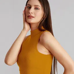 BerryBird High Neck Sleeveless Solid Crop Top image 3