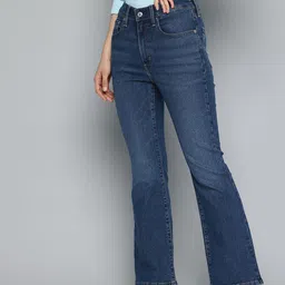 Levis Women 725 Slim Bootcut High-Rise Light Fade Stretchable Jeans image 5