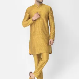DEYANN Men Yellow Thread Work Kurta image 5