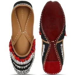 Glam Story Women's Black Ethnic Juttis image 4