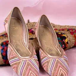 Jove Women's Pink Ethnic Juttis-picture-21