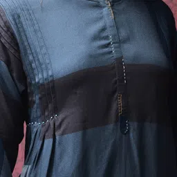 Shree Women Printed Regular Liva Kurti with Trousers image 3