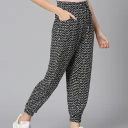 Oxolloxo Black & White Viscose Printed Mid Rise Joggers image 4