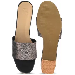 Hydes N Hues Women's Silver Casual Sandals image 4