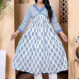 NAVYAAZRI Women Ethnic Motifs Printed Empire Pure Cotton Kurta with Trousers & With Dupatta image 4