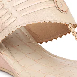 Inc.5 Women's Beige Toe Ring Wedges image 4