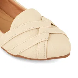 Cogner Women Textured Mules Flats image 4