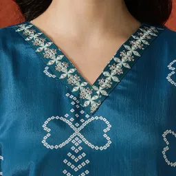 Siya Fashion Women Bandhani Printed Regular Thread Work Kurta with Trousers & With Dupatta image 5