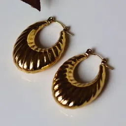 WEAVING HOMES Gold-Plated Oval Shaped Hoop Earrings-image-9