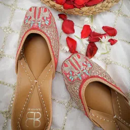 Glam Story Women's Gazelle Red Ethnic Juttis-image-76