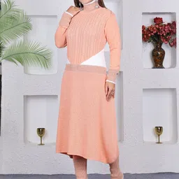KNITZY Women Floral Regular Pure Wool Kurta with Trousers image 2