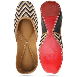 NR by Nidhi Rathi Women's Black Casual Juttis image 4