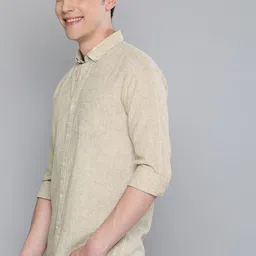 Mast & Harbour men Beige & White Regular Fit Checked Casual Shirt image 4