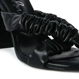 London Rag Women's Black Cross Strap Sandals image 4