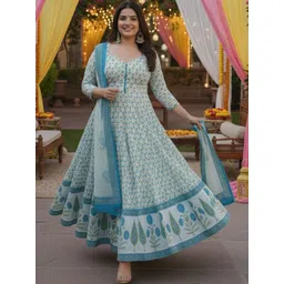 Aaghnya Women Floral Printed Empire Kurta with Trousers & With Dupatta image 4