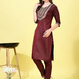 AYUKTA INTERNATIONAL Women Ethnic Motifs Embroidered Regular Sequinned Kurta with Trousers image 2