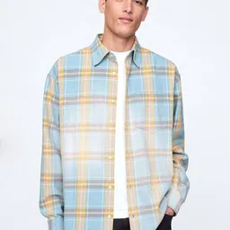 GAP Men Relaxed Oversized Fit Checked Spread Collar Pure Cotton Casual Shirt-image-3