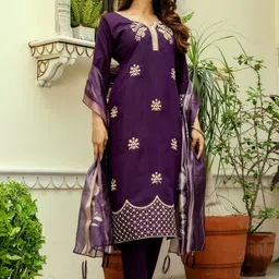 little heaven Women Ethnic Motifs Embroidered Regular Thread Work Chanderi Silk Kurta with Trousers & With image 4