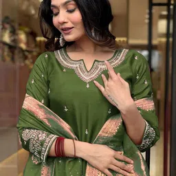 FAST FASHIONS Women Ethnic Motifs Embroidered Regular Thread Work Kurta with Trousers & With Dupatta image 4