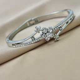 WATCHSTAR Women Antique Silver-Plated Bangle-Style Bracelet image 1