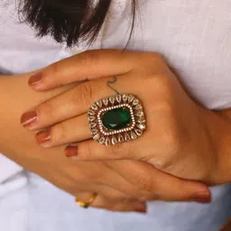 WEAVING HOMES Emerald Green Ring image 4