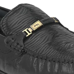 Hitz Men Black Textured Genuine Leather Loafers image 5