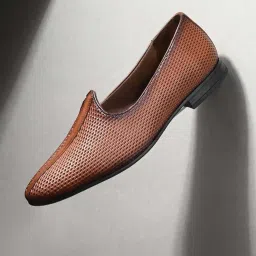 Hitz Luxure Men's Tan Casual Juttis image 1