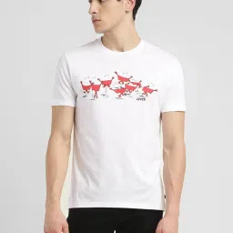 Levi's White Slim Fit Printed T-Shirt image 1