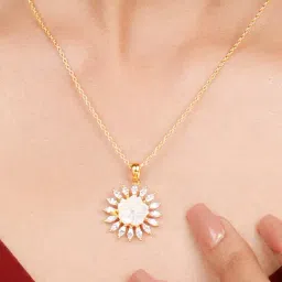 GIVA Love is Everywhere 925 Sterling Silver Daisy Affair Pendant with Link Chain in Gold-Plating image 2