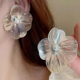 styledose Sterling Silver Pearls Studded Floral Shaped Studs image 5