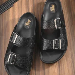 Hitz Men's Black Casual Sandals image 1
