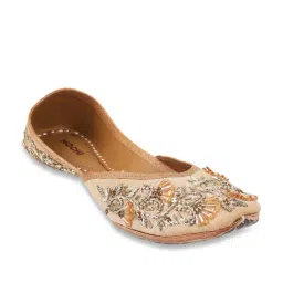 Mochi Women's Gold Ethnic Juttis-image-32