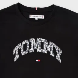 TOMMY HILFIGER Girls Black Logo Printed Relaxed Fit T-Shirt image 3