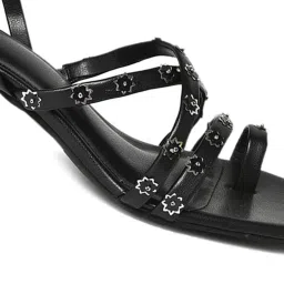 W Women's Black Toe Ring Sandals image 4