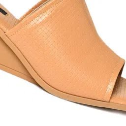 Aurelia Women's Tan Casual Wedges image 4