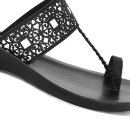 Aurelia Women's Black Toe Ring Wedges image 4