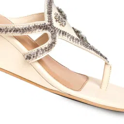 W Women's Cream Thong Wedges image 4