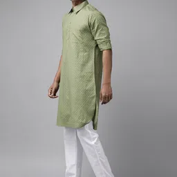 See Designs Floral Regular Pure Cotton Kurta With Pyjamas image 4