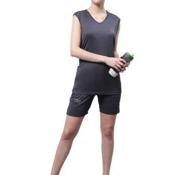 Vimal Jonney Grey T-Shirt With Shorts image 4
