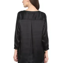 Qurvii Black Loose Fit Top image 2