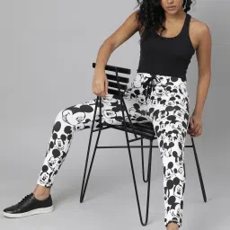 showoffff SHOWOFF White Printed Mid Rise Trackpants image 4