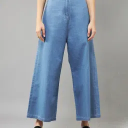 DOLCE CRUDO Blue Denim Relaxed Fit High Rise Pants-picture-31