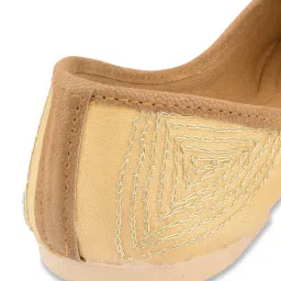 Desi Colour Women's Gold Ethnic Juttis image 4