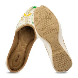 Desi Colour Women's White Ethnic Juttis image 3
